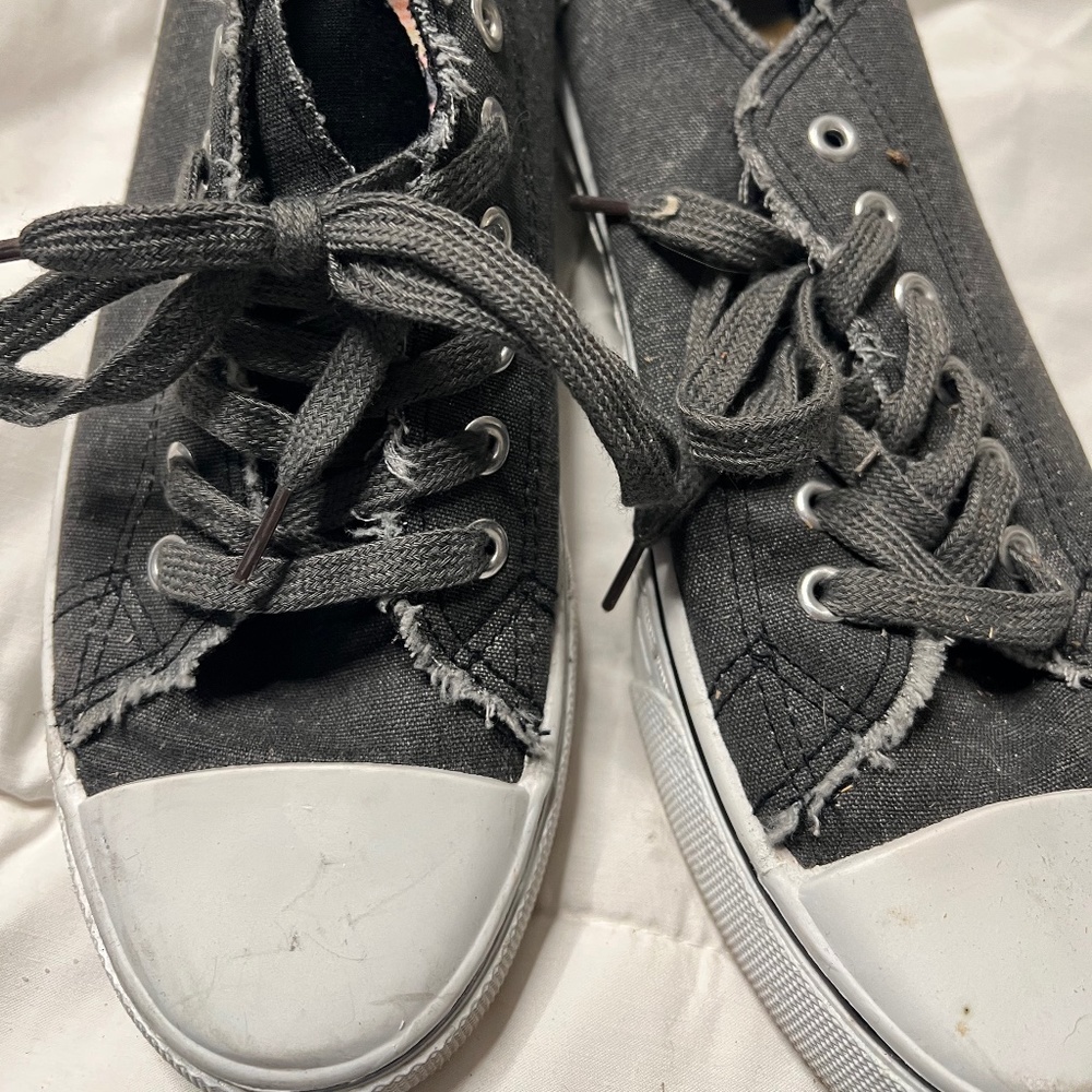 Maurice’s size 10 sneakers